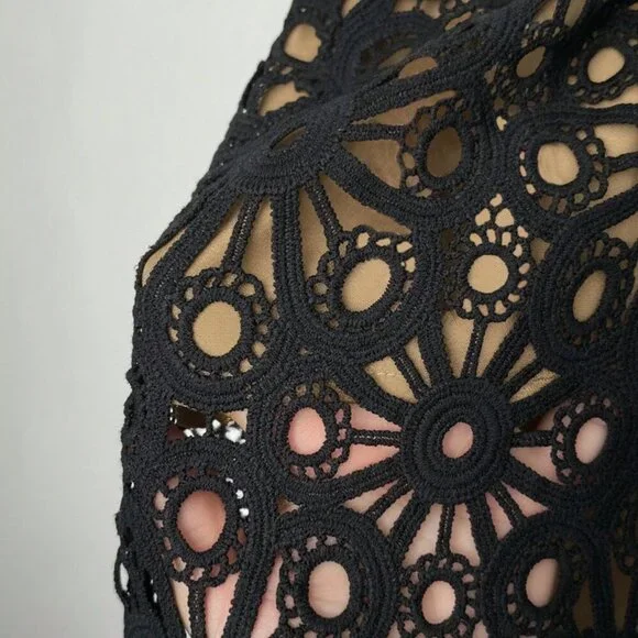 Black Elegant Women's Floral Asymmetrical Lace Mid-Length Dress - Picture 6 of 6